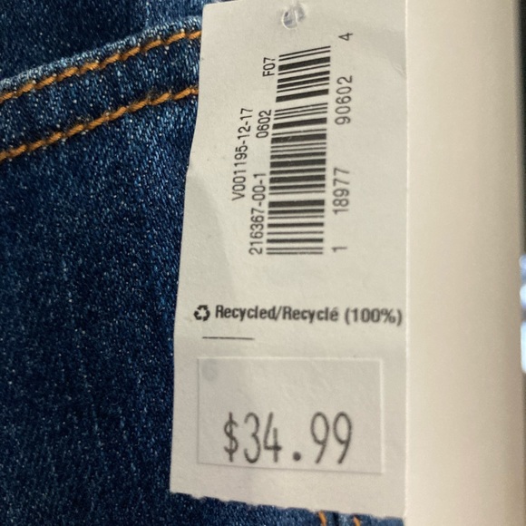 Old Navy Boyfriend Jeans NWT - Picture 5 of 10